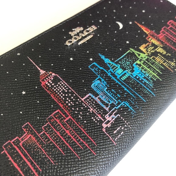 SOLD Coach Accordion Zip Wallet With Skyline Print - Picture 4 of 8